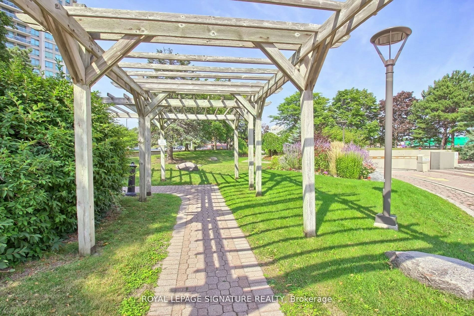 502-1360 Rathburn Road, Mississauga, ON, L4W 4H4 - 32