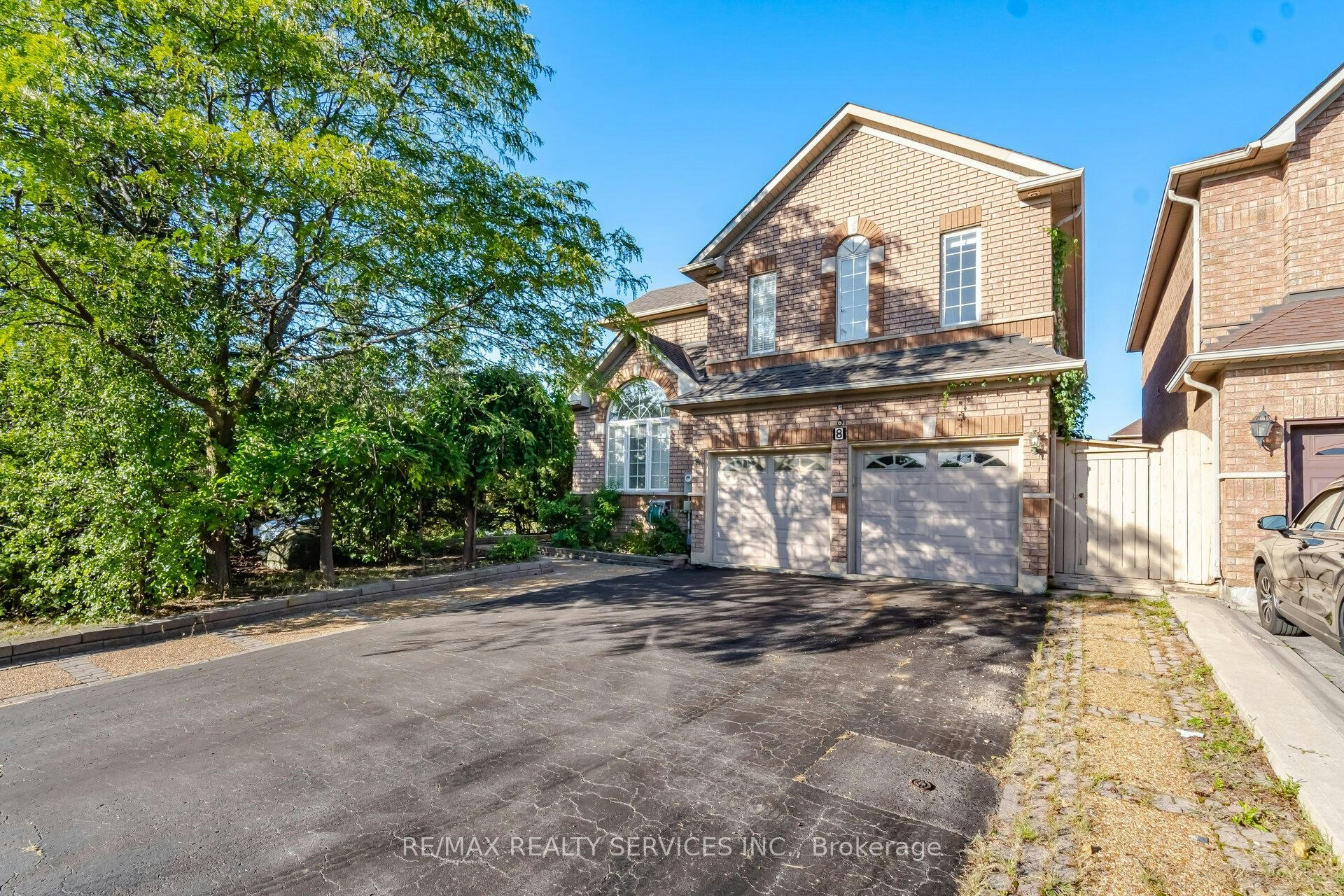8 Riverbank Road, Brampton, ON, L6R 2H6