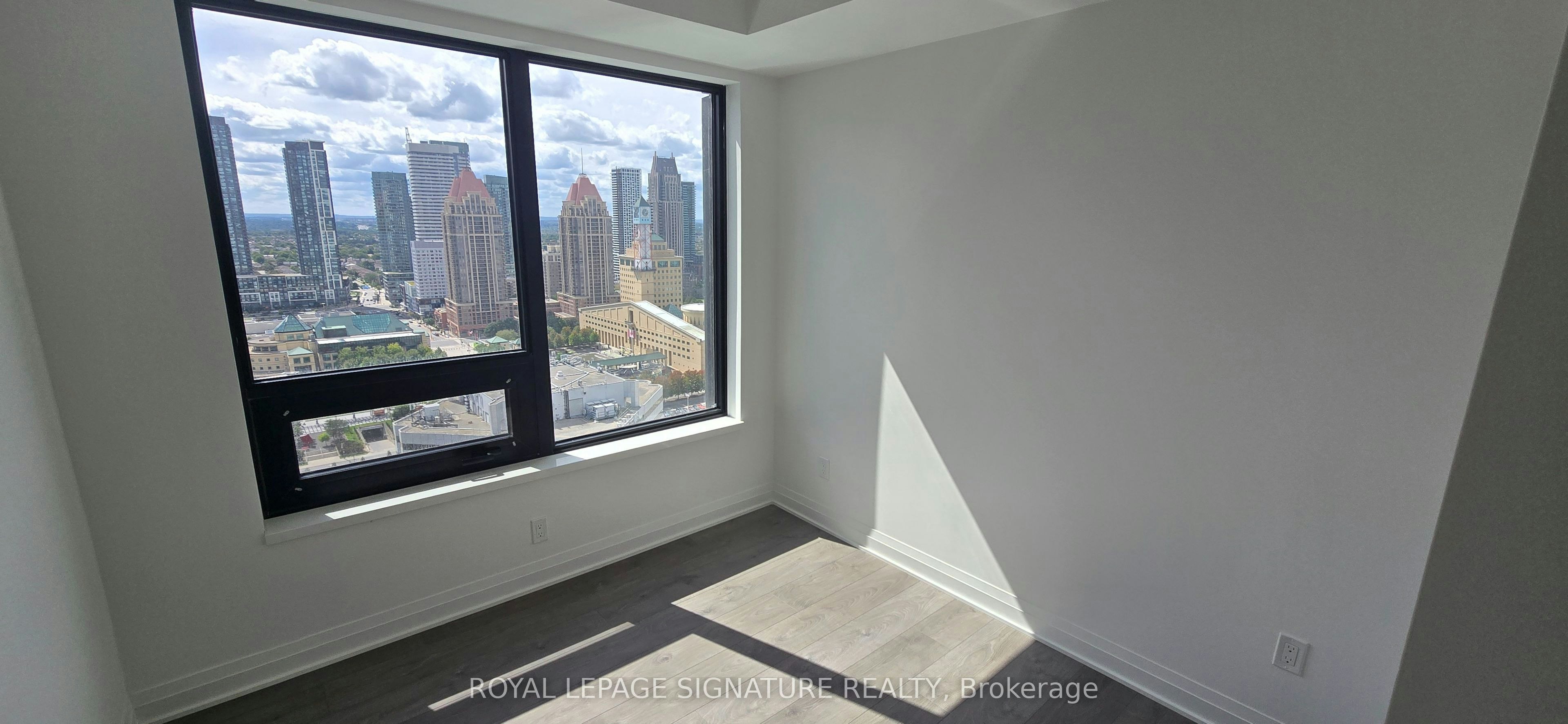2604-4015 The Exchange N/A, Mississauga, ON, L5B 0N9 - 5