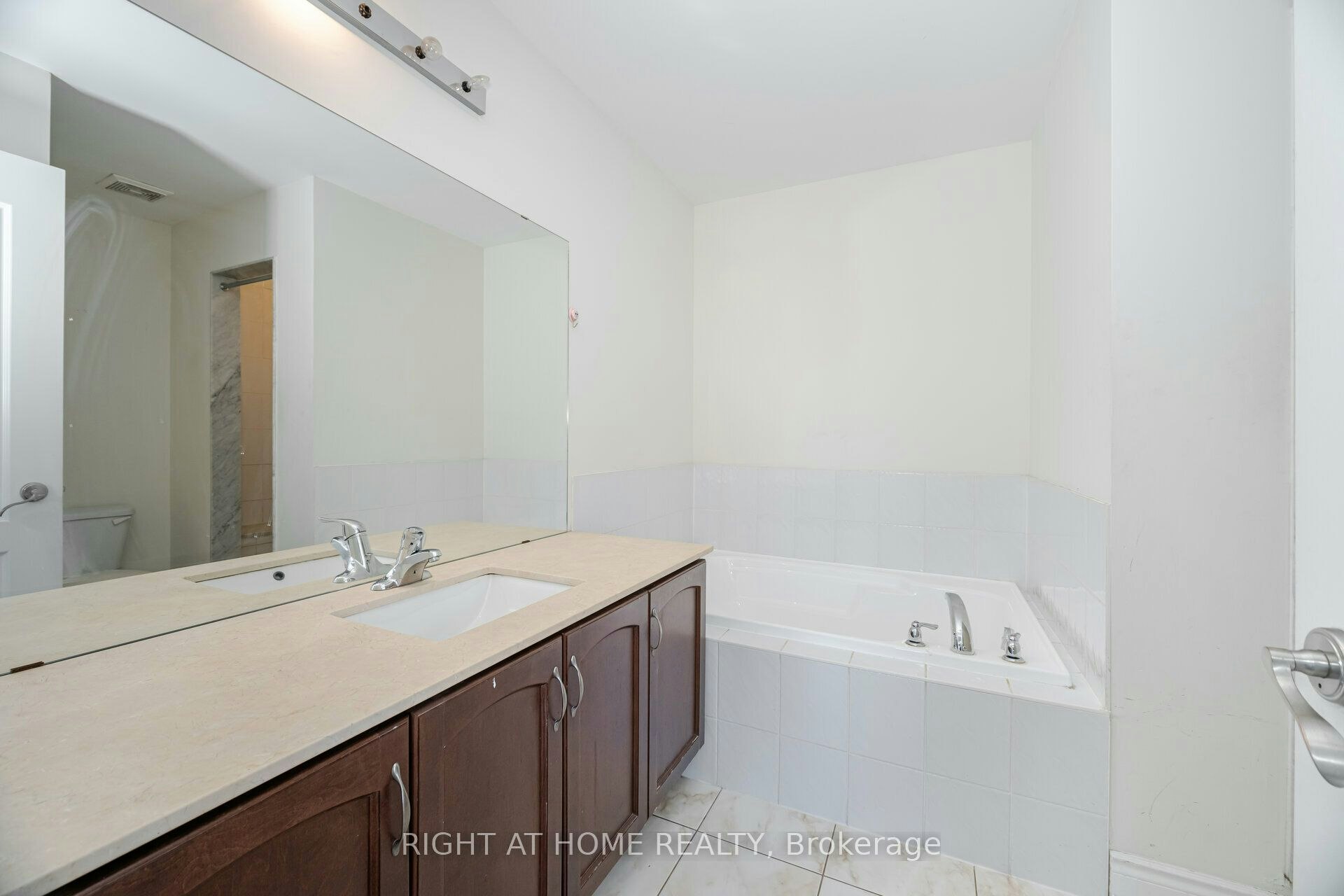 7160 Triumph Lane, Mississauga, ON, L5N 0C5 - 19