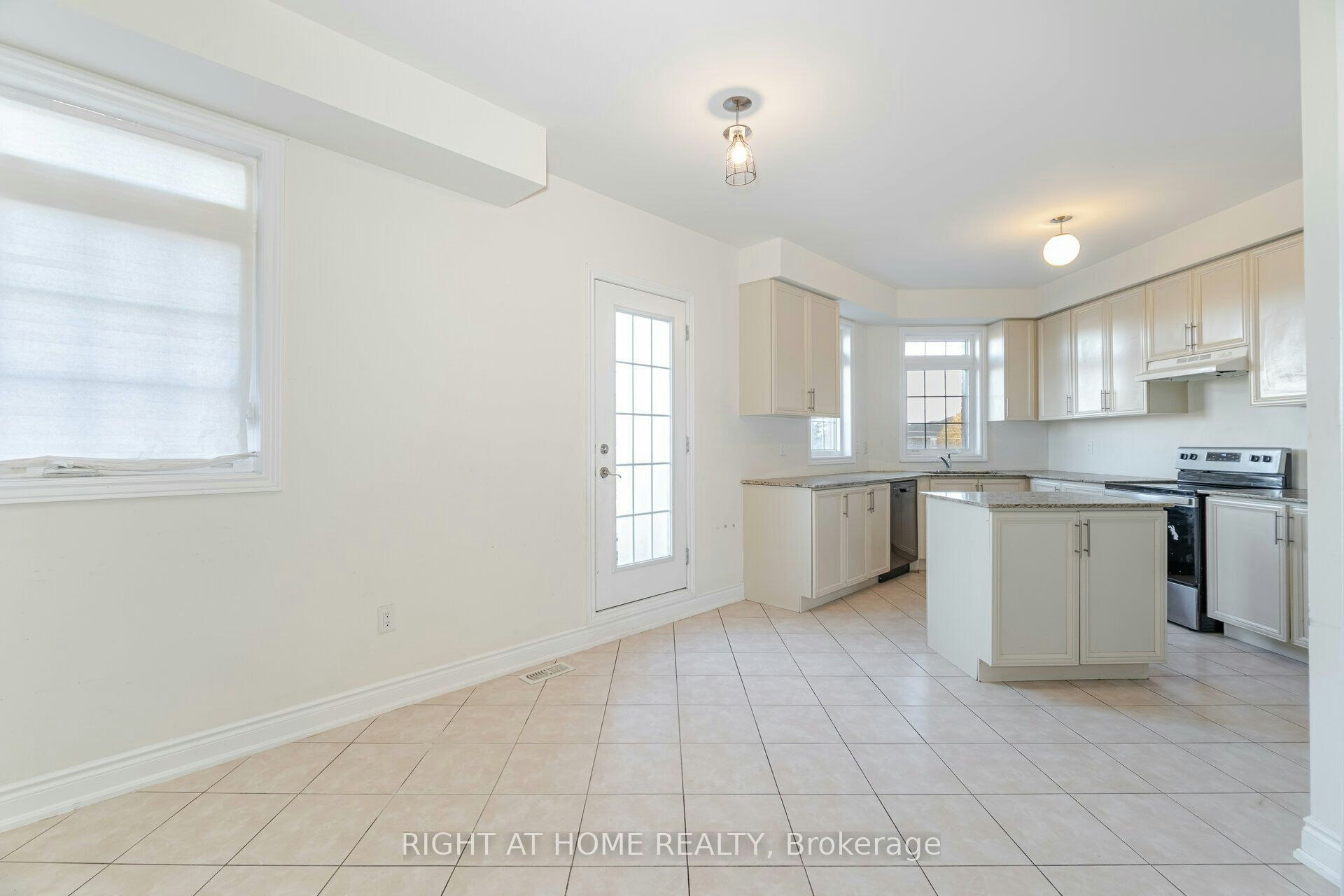 7160 Triumph Lane, Mississauga, ON, L5N 0C5 - 9