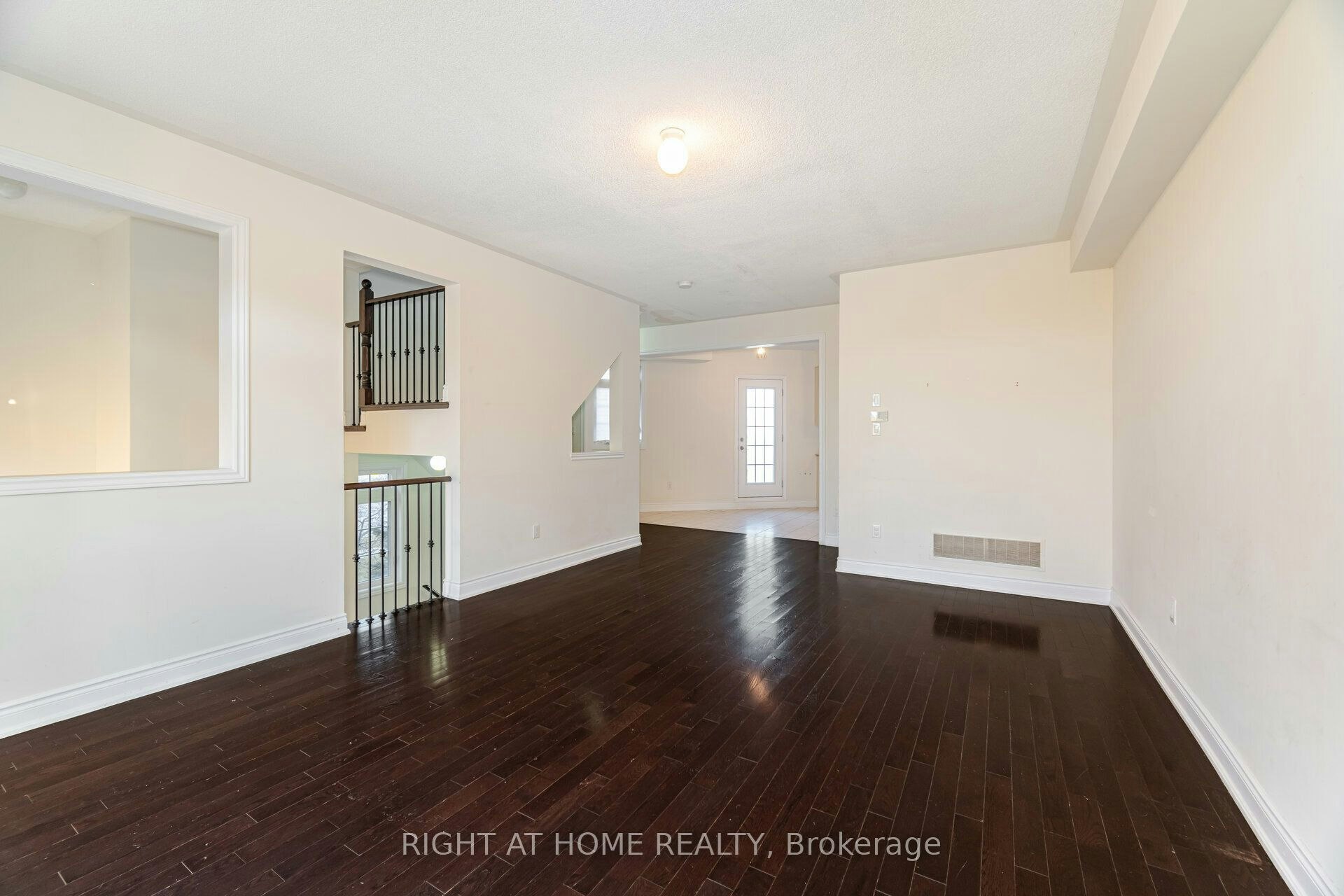 7160 Triumph Lane, Mississauga, ON, L5N 0C5 - 7