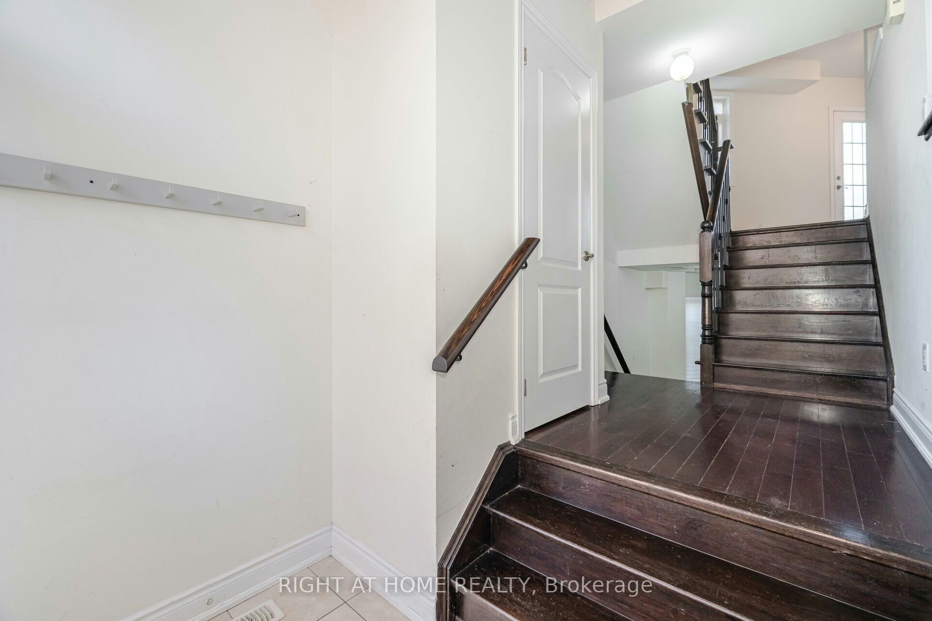 7160 Triumph Lane, Mississauga, ON, L5N 0C5 - 4