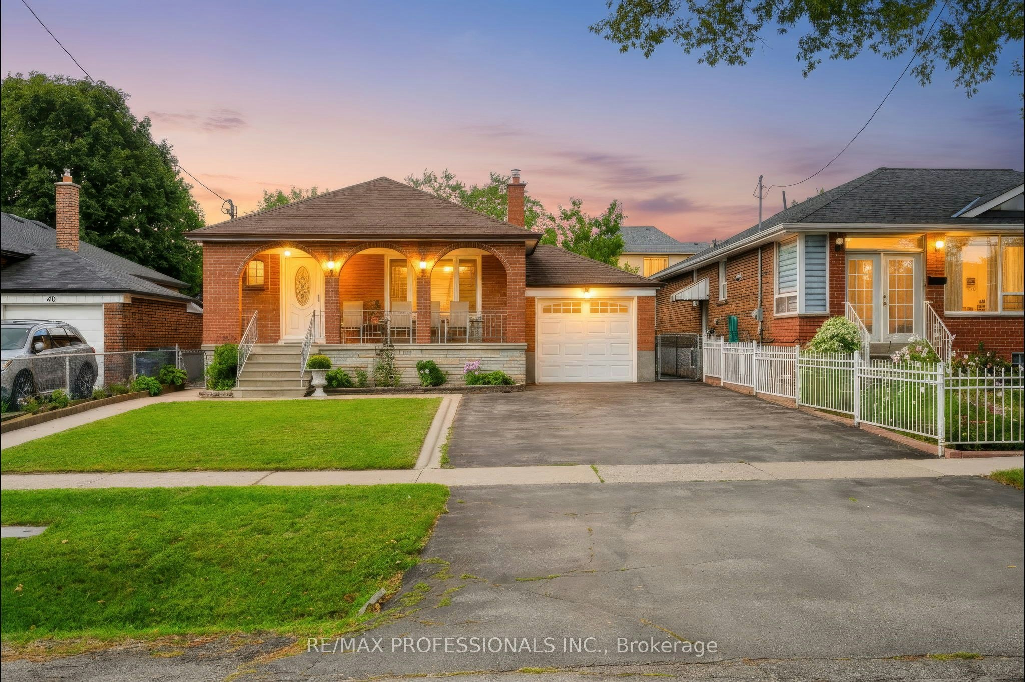 42 Woolgar Avenue, Toronto, ON, M8Z 4Y7