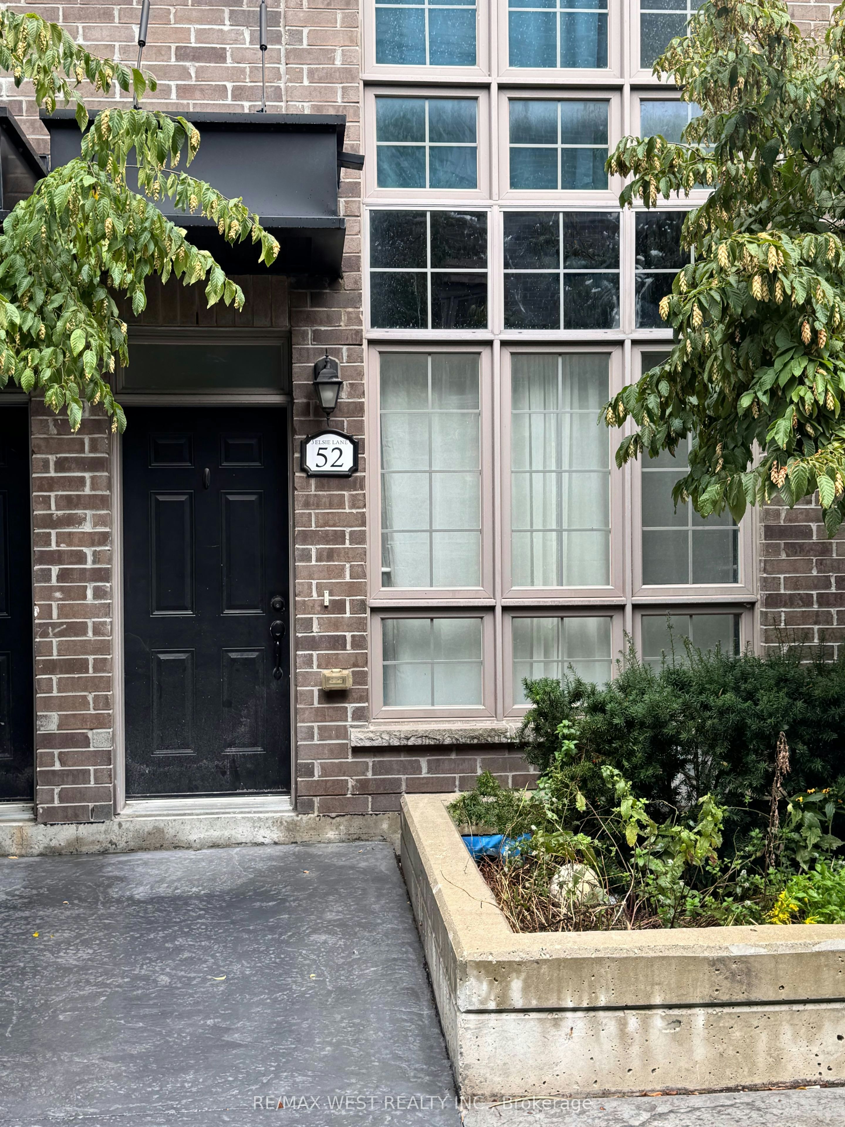 52-3 Elsie Lane S, Toronto, ON, M6P 0B8