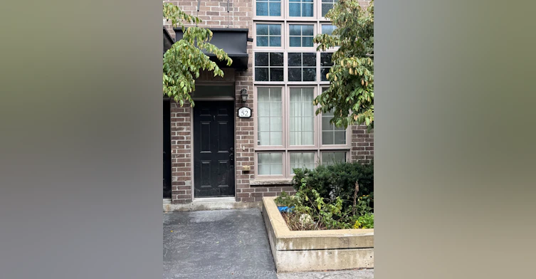 52-3 Elsie Lane S, Toronto, ON, M6P 0B8