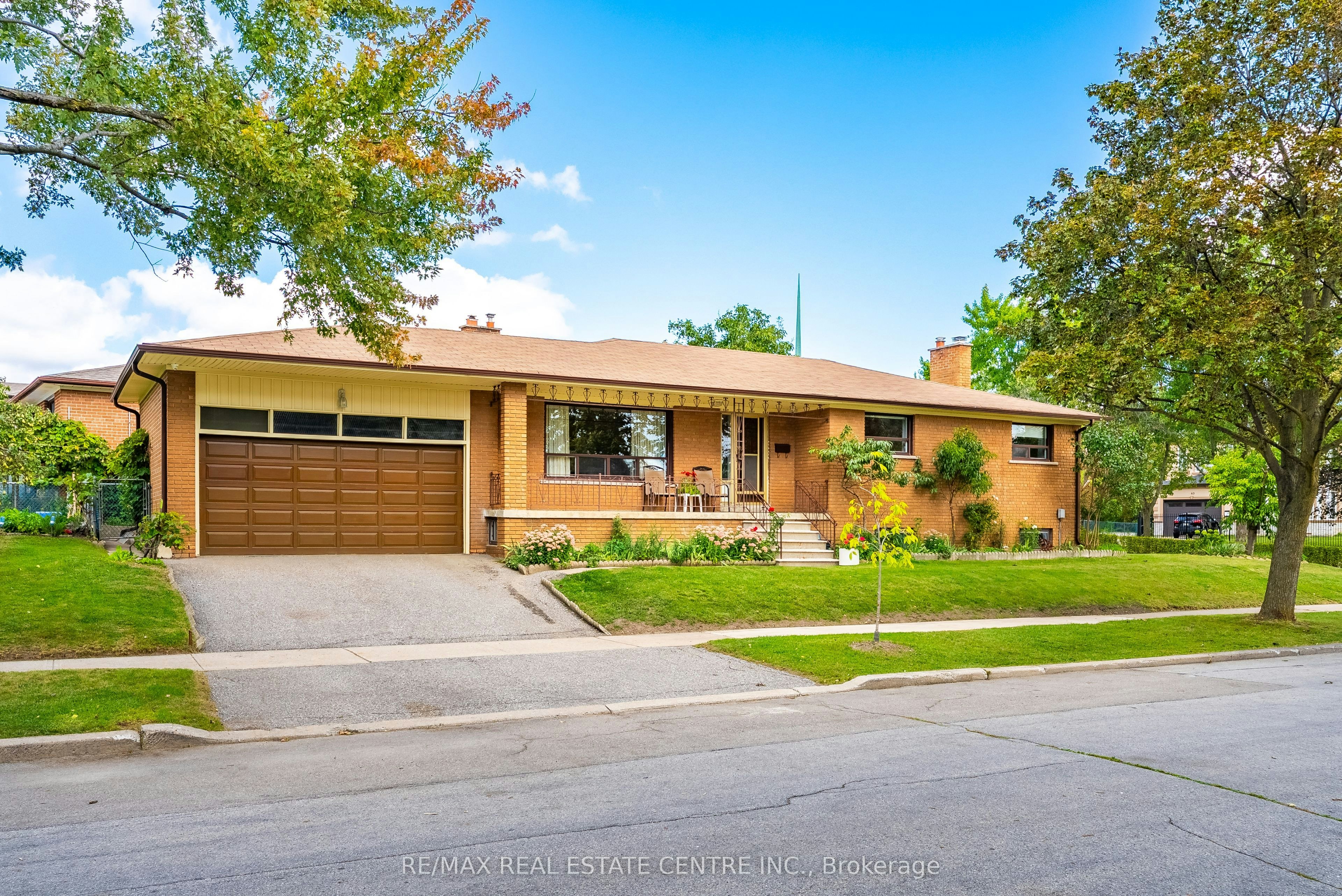 4 Dunreo Drive, Toronto, ON, M3L 2E9