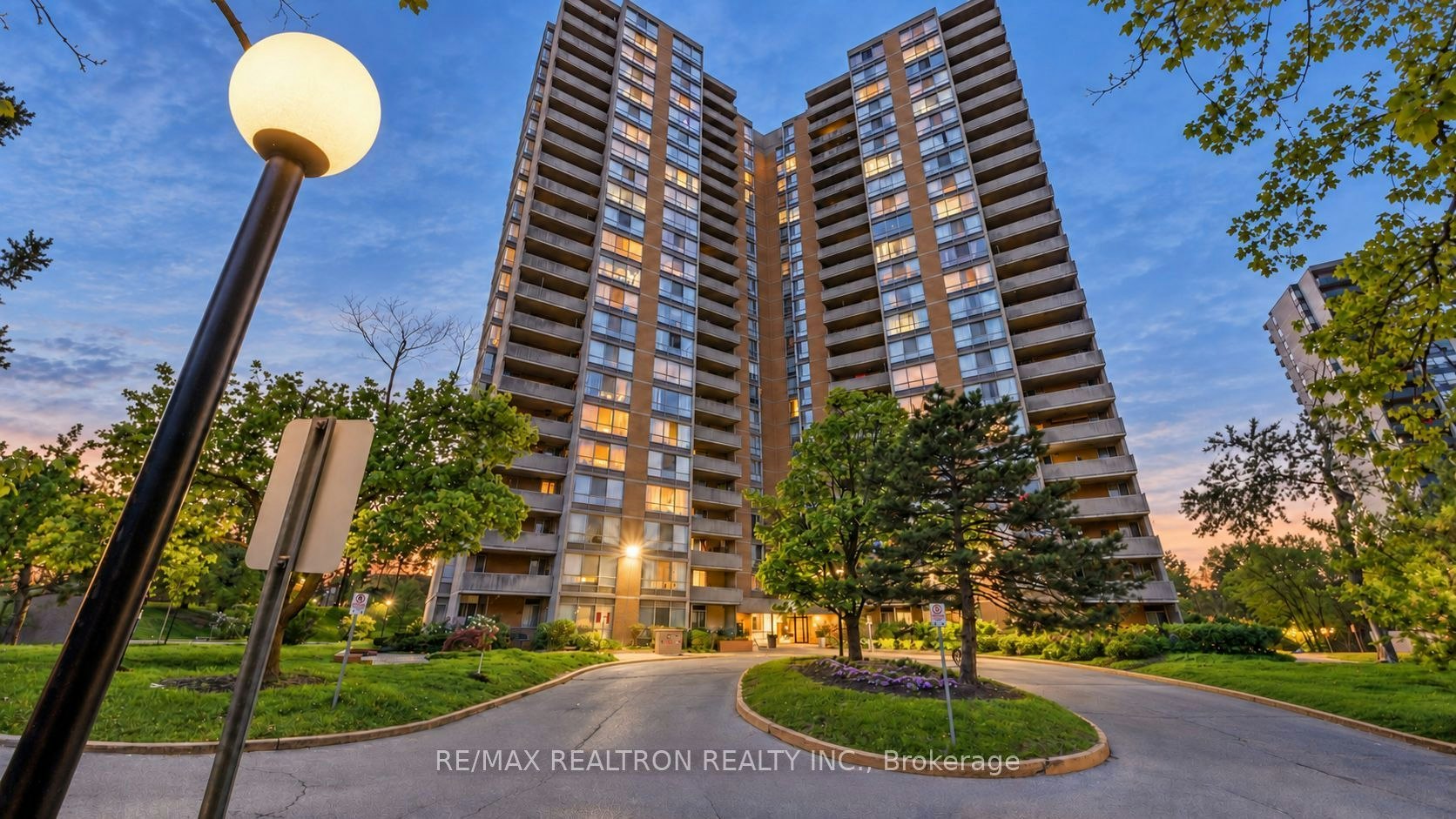 1411-10 Martha Eaton Way, Toronto, ON, M6M 5B3