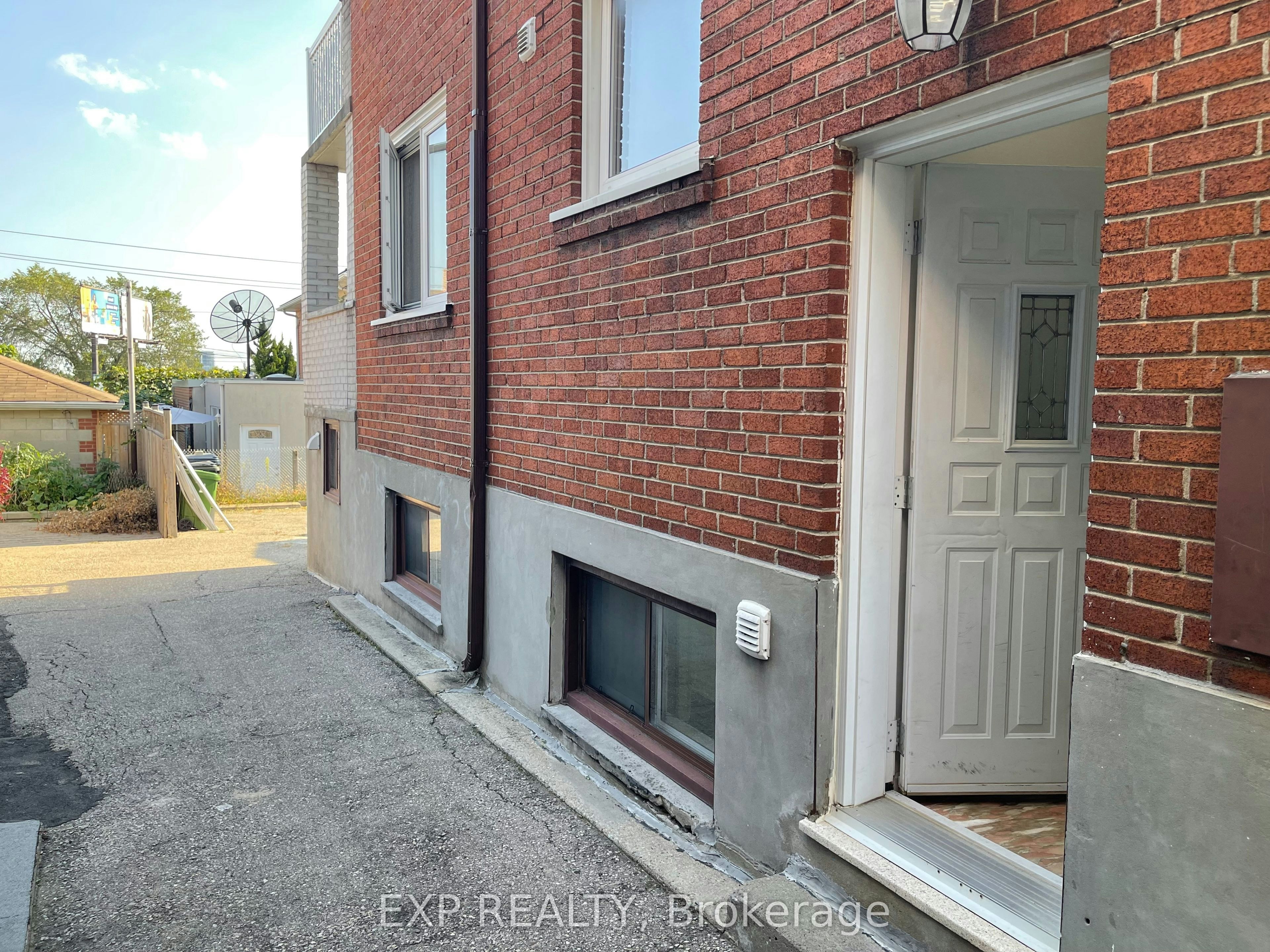41 Bloem Avenue, Toronto, ON, M6E 1S2 - 7