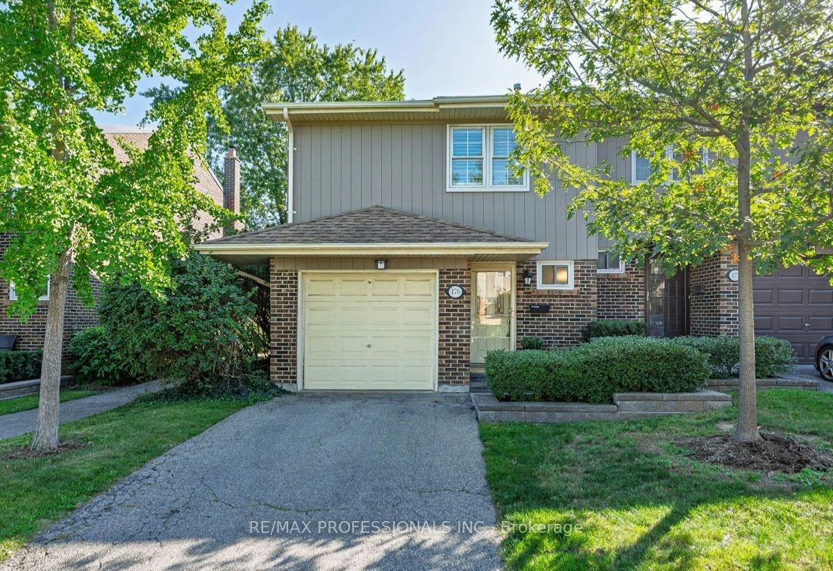 176-1951 Rathburn Road E, Mississauga, ON, L4W 2N9