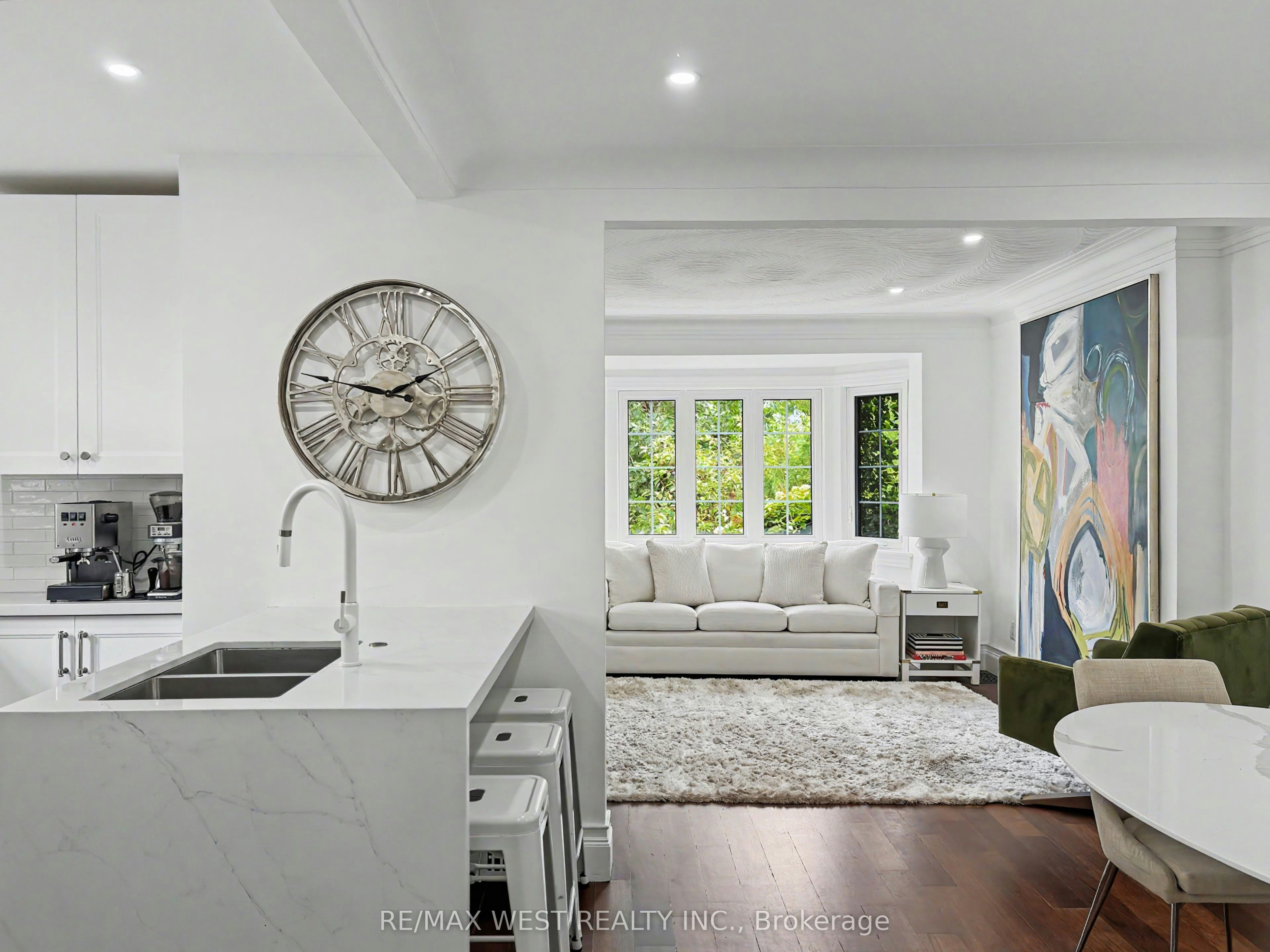 12 Brentwood Road S, Toronto, ON, M8Z 3N2