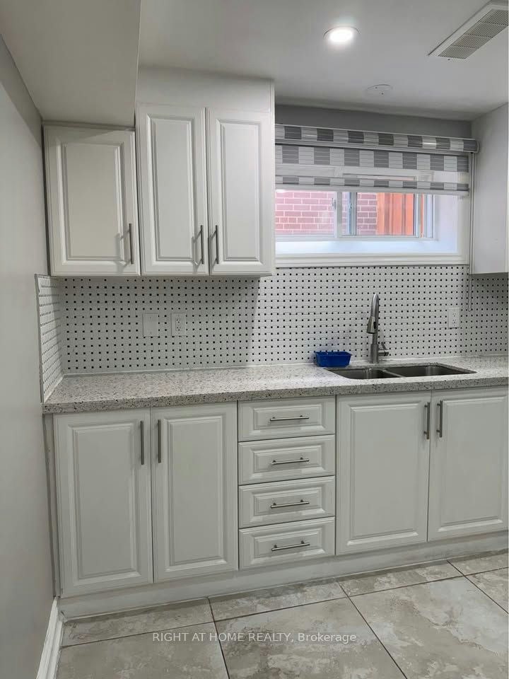 2468 Hensall Street, Mississauga, ON, L5A 2T2 - 5