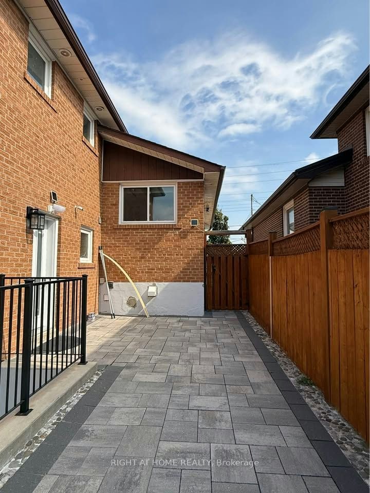 2468 Hensall Street, Mississauga, ON, L5A 2T2 - 2