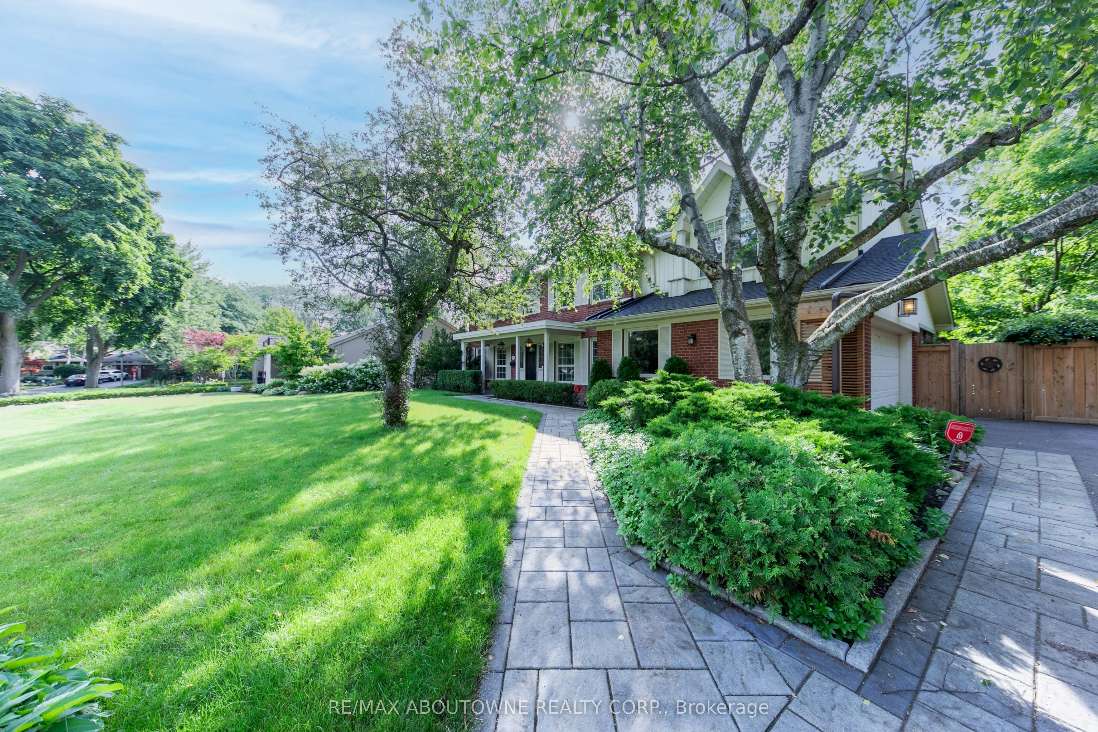 1290 Braeside Drive, Oakville, ON, L6J 2A4 - 2