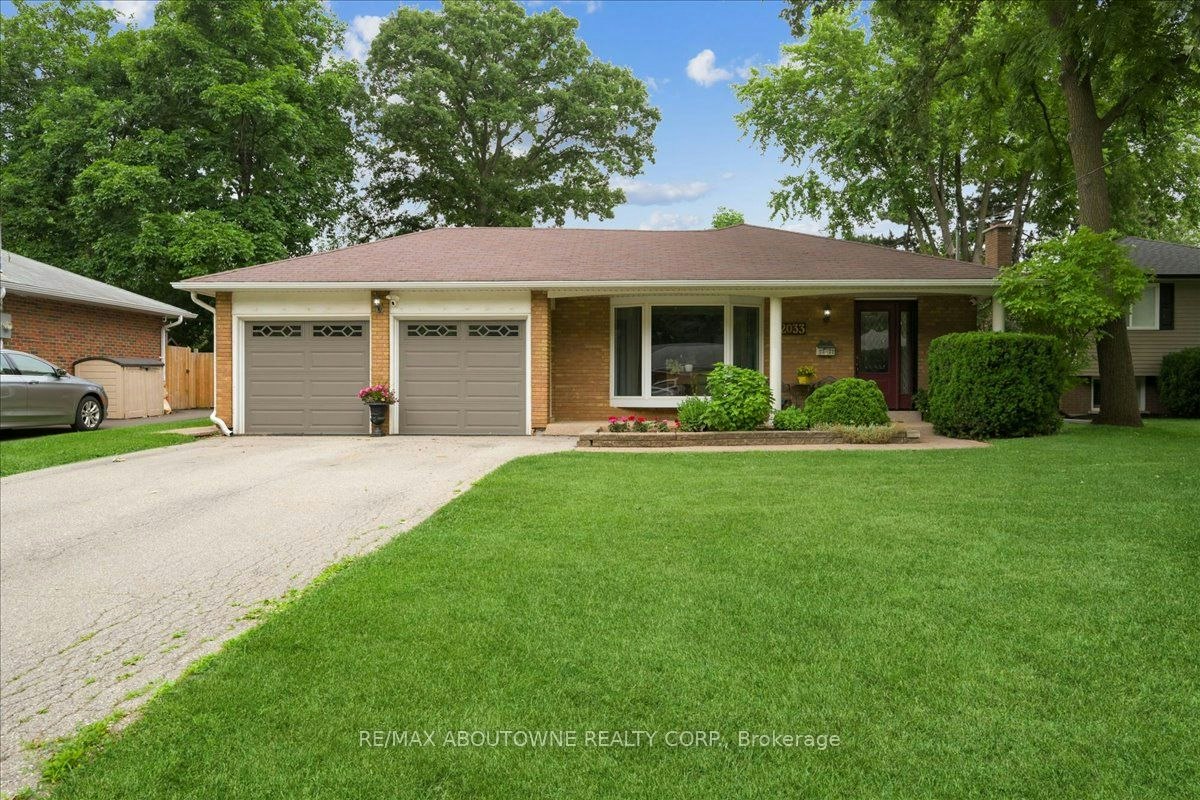 2033 Saxon Road, Oakville, ON, L6L 2V1
