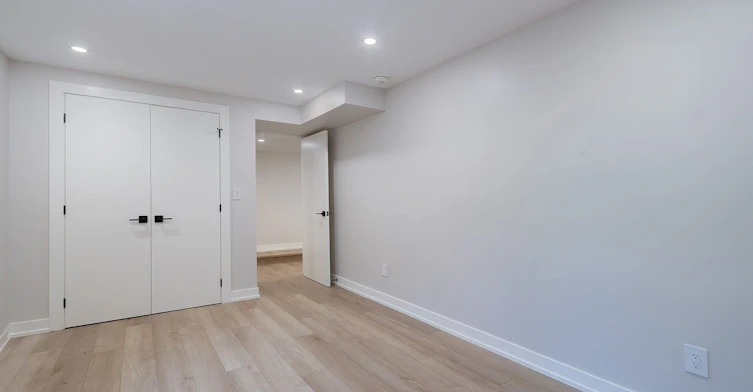 57 Enfield Avenue, Toronto, ON, M8W 1T6 - 9