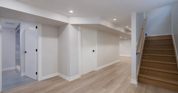 57 Enfield Avenue, Toronto, ON, M8W 1T6 - 4