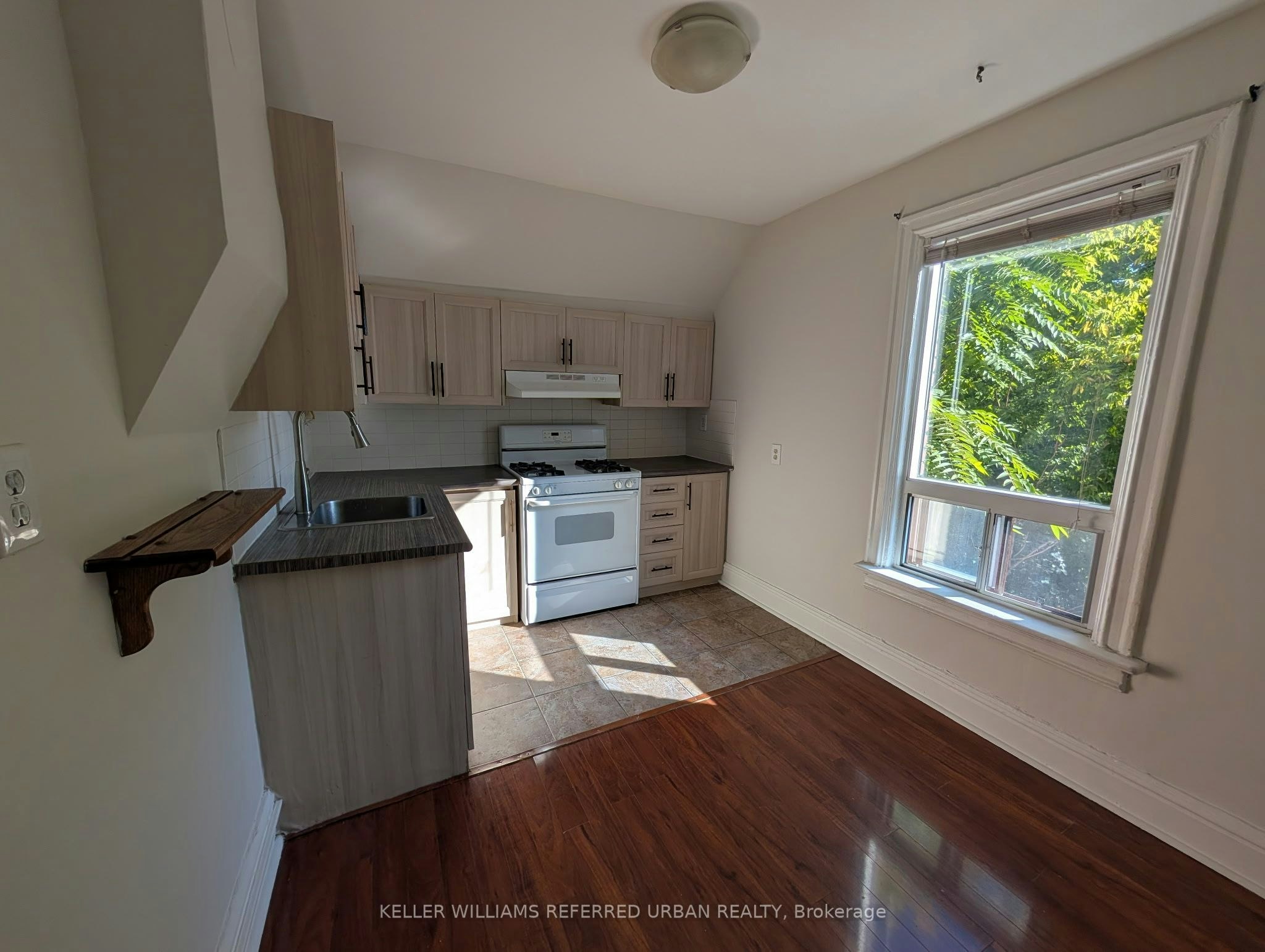 Upper-591 Jane Street, Toronto, ON, M6S 4A3