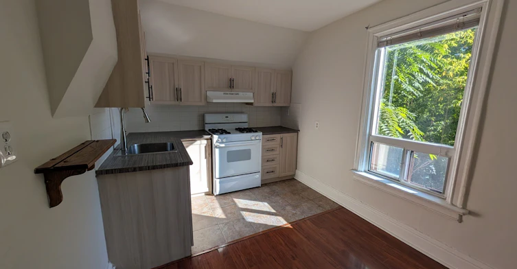 Upper-591 Jane Street, Toronto, ON, M6S 4A3