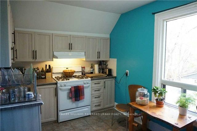 Upper-591 Jane Street, Toronto, ON, M6S 4A3