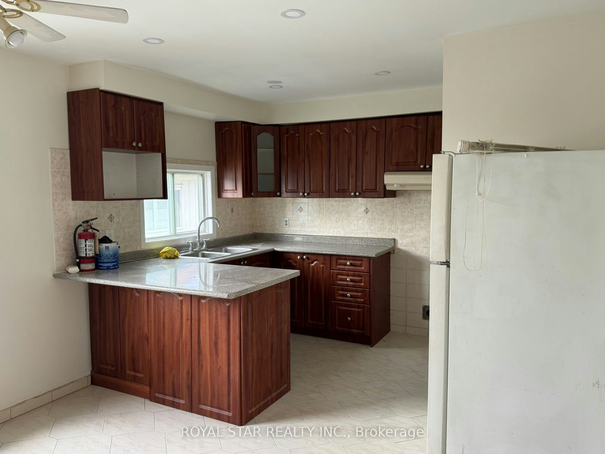 162 Beech St Main Floor Street, Brampton, ON, L6V 1V6 - 2