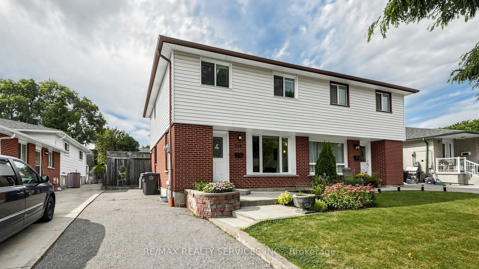 716 Eaglemount Crescent, Mississauga, ON, L5C 1N9