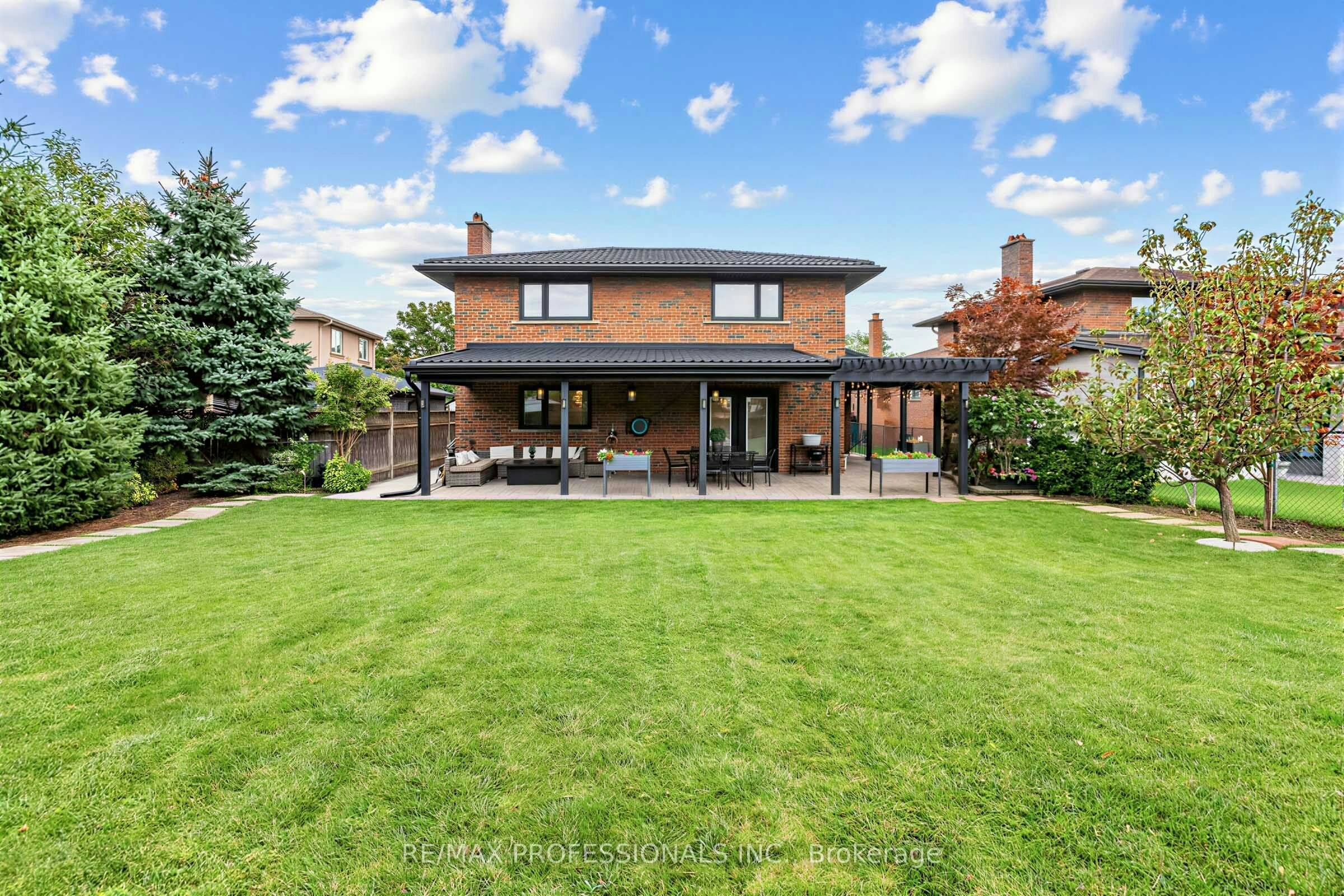 182 Gracefield Avenue, Toronto, ON, M6L 1L8