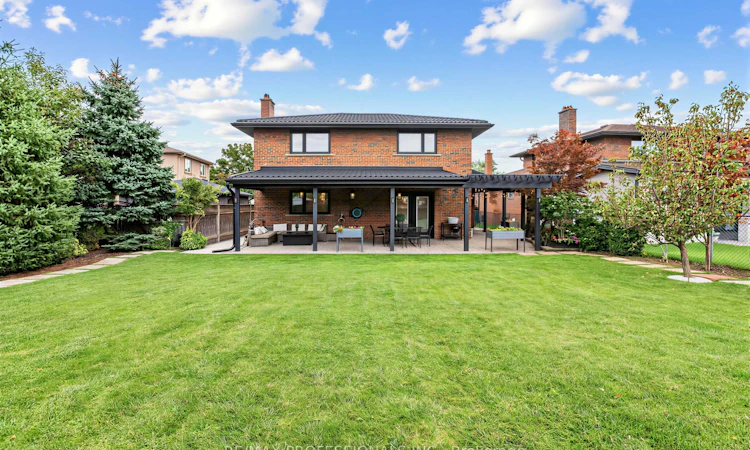 182 Gracefield Avenue