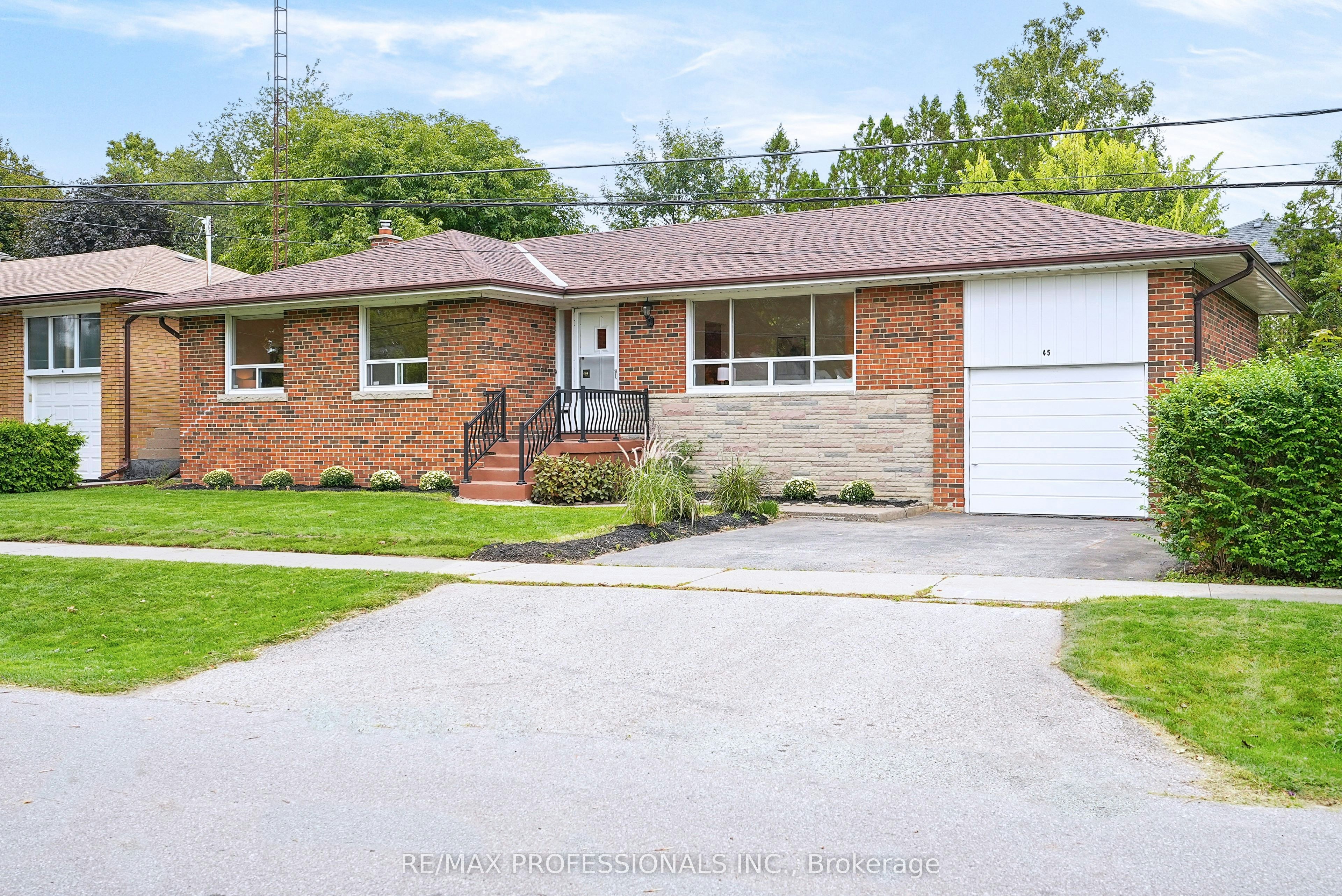 45 Fernalroy Boulevard, Toronto, ON, M8Z 3W2