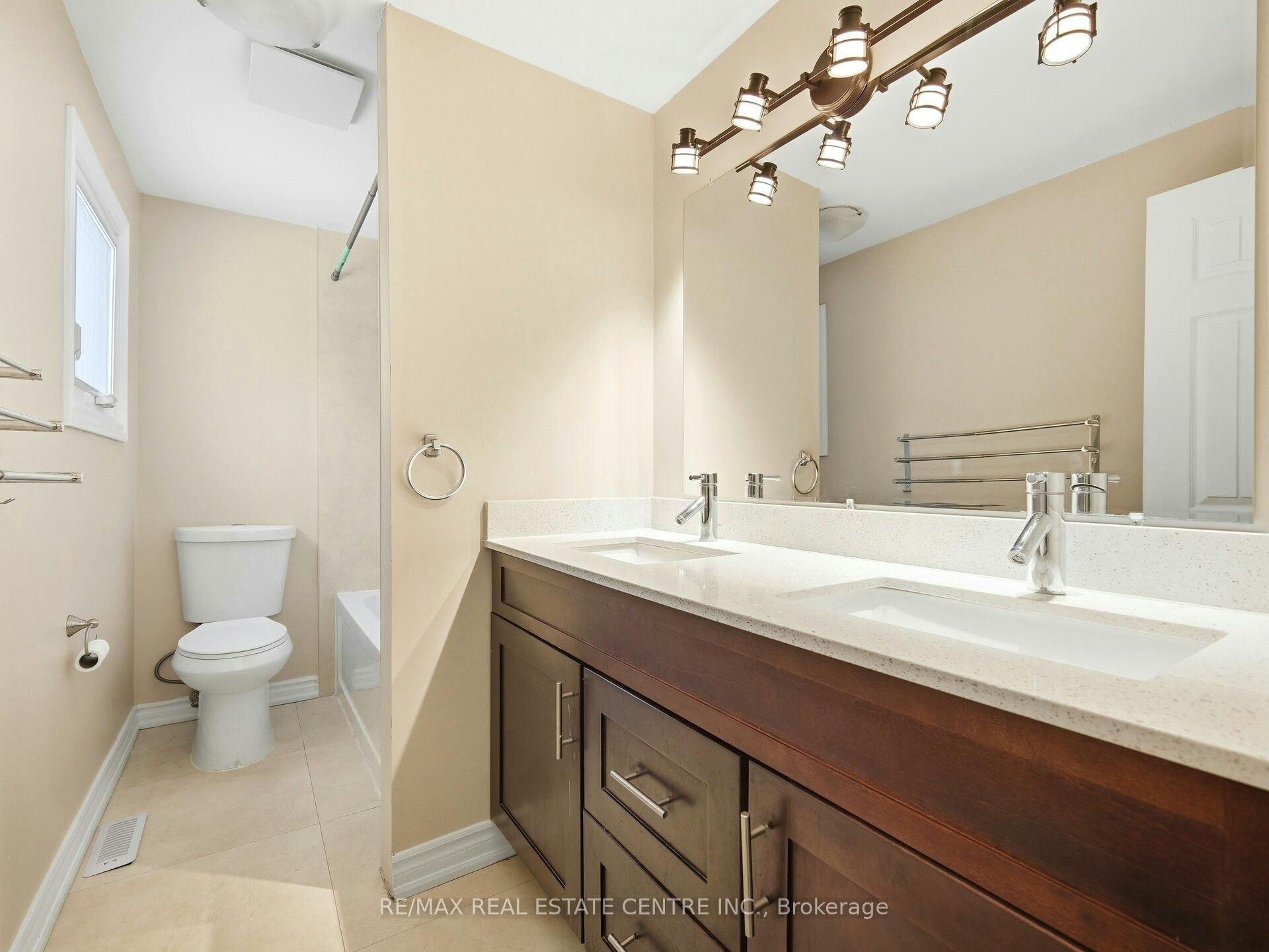 Upper Level-112 Mountainview Road S, Halton Hills, ON, L7G 4K6 - 30