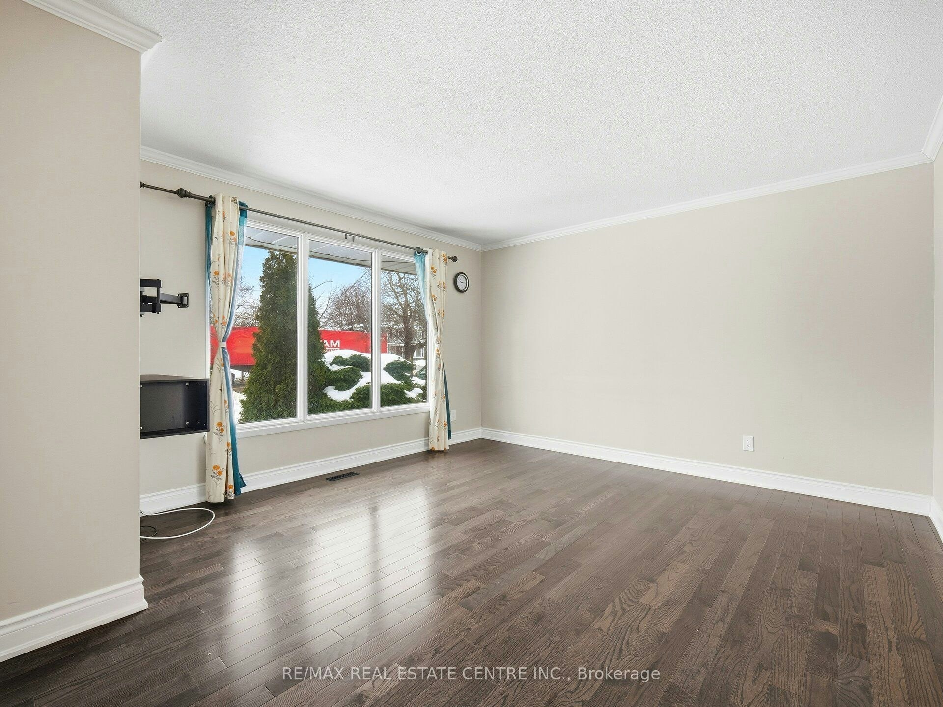 Upper Level-112 Mountainview Road S, Halton Hills, ON, L7G 4K6 - 10