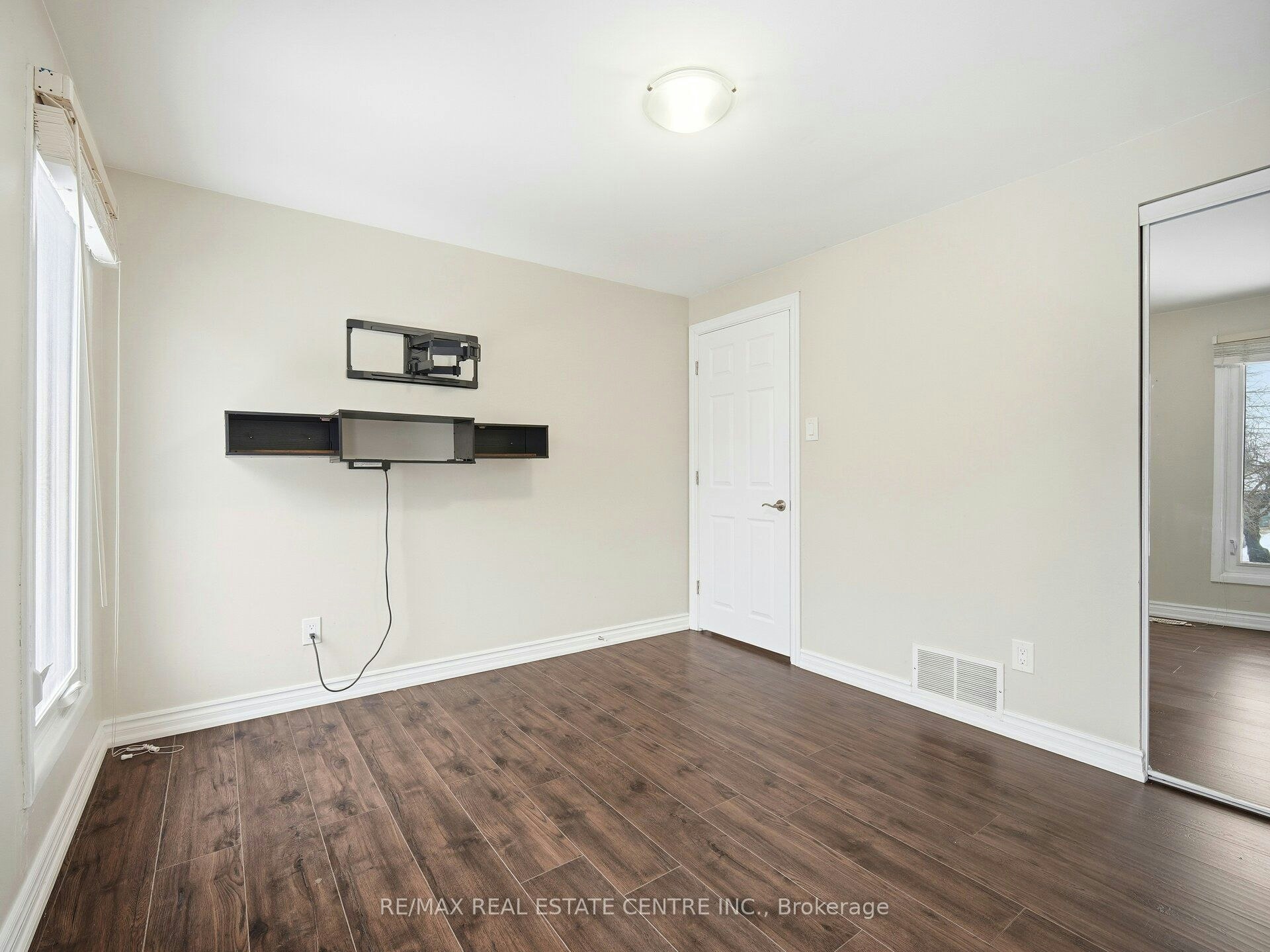 Upper Level-112 Mountainview Road S, Halton Hills, ON, L7G 4K6 - 37