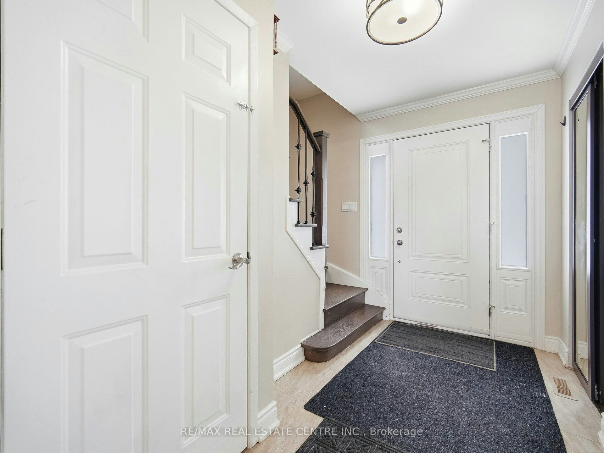 Upper Level-112 Mountainview Road S, Halton Hills, ON, L7G 4K6 - 24