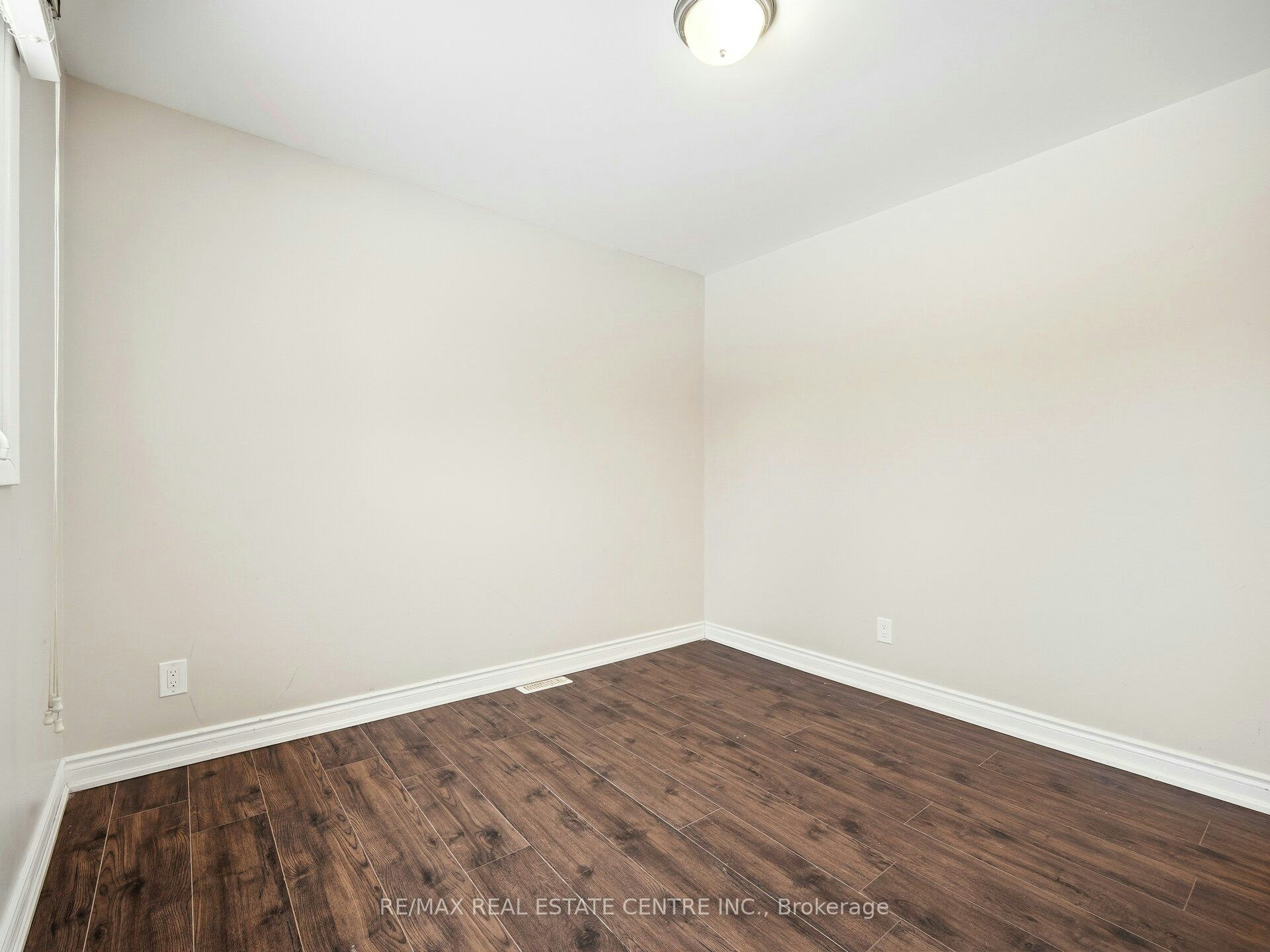 Upper Level-112 Mountainview Road S, Halton Hills, ON, L7G 4K6 - 22