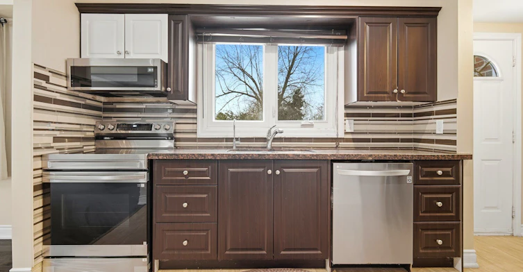 Upper Level-112 Mountainview Road S, Halton Hills, ON, L7G 4K6 - 18