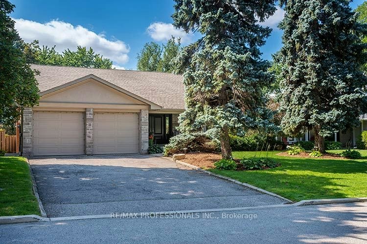 7 Treeline Court, Toronto, ON, M9C 1K7