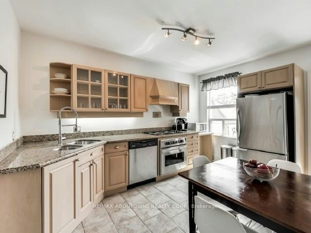 60 Gillespie Avenue, Toronto, ON, M6N 2Y6 - 3