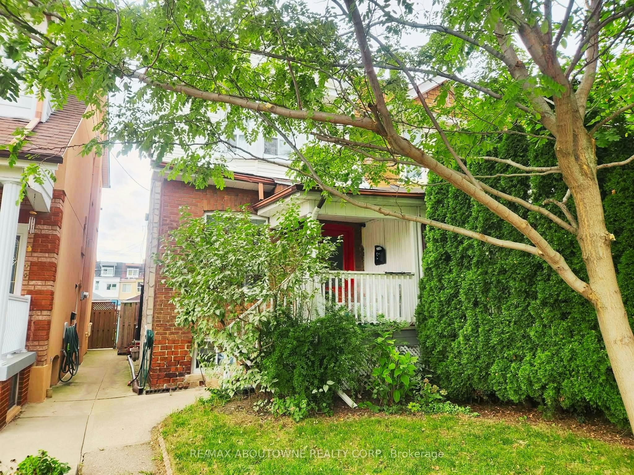 60 Gillespie Avenue, Toronto, ON, M6N 2Y6