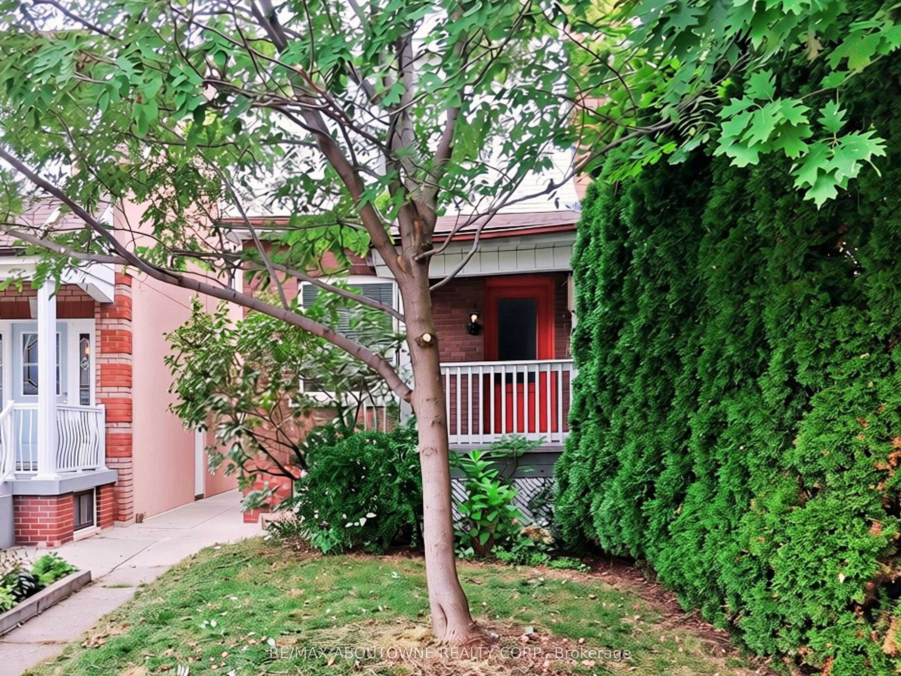 60 Gillespie Avenue, Toronto, ON, M6N 2Y6
