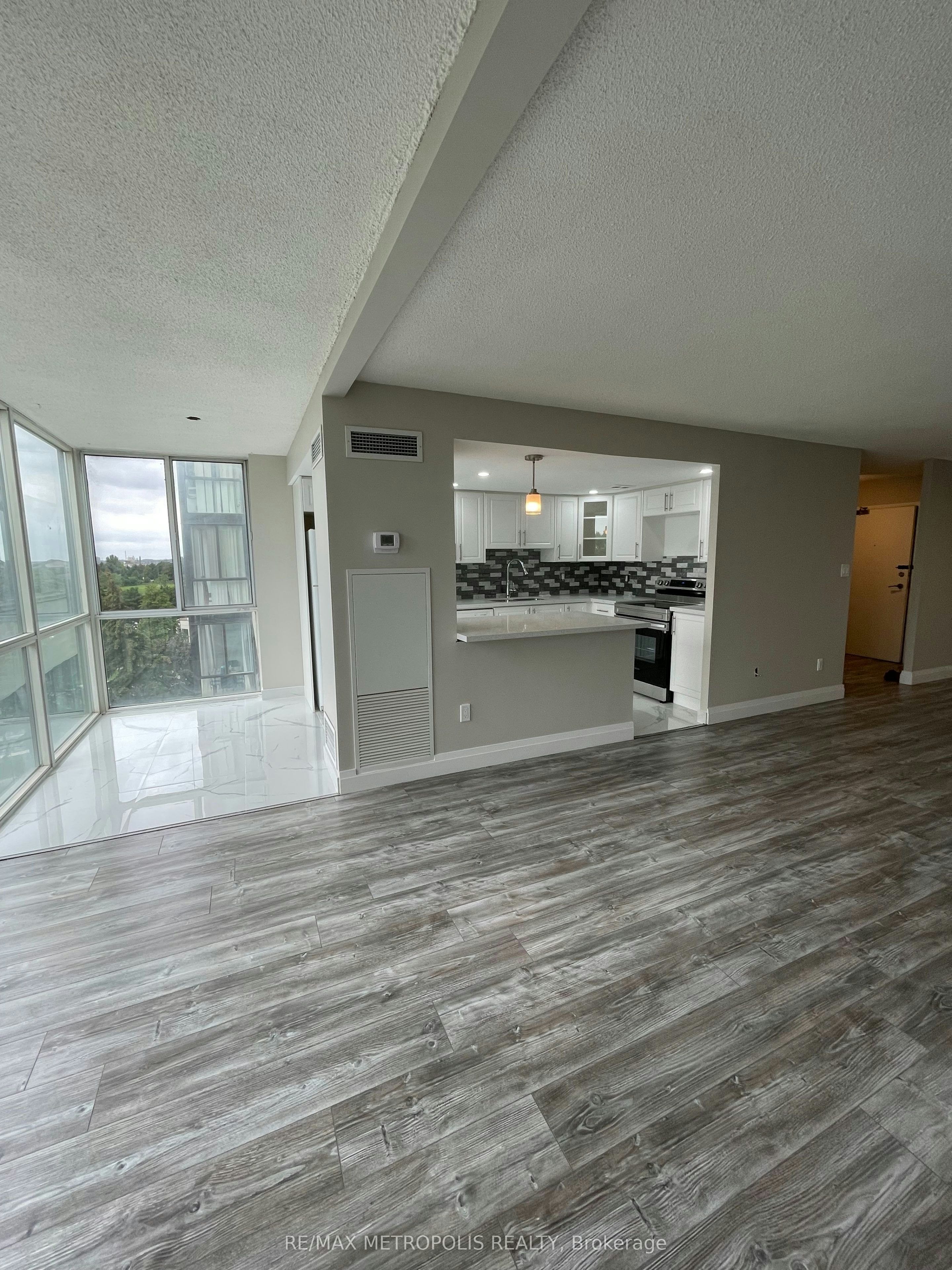 506-350 Webb Drive, Mississauga, ON, L5B 3W4 - 2