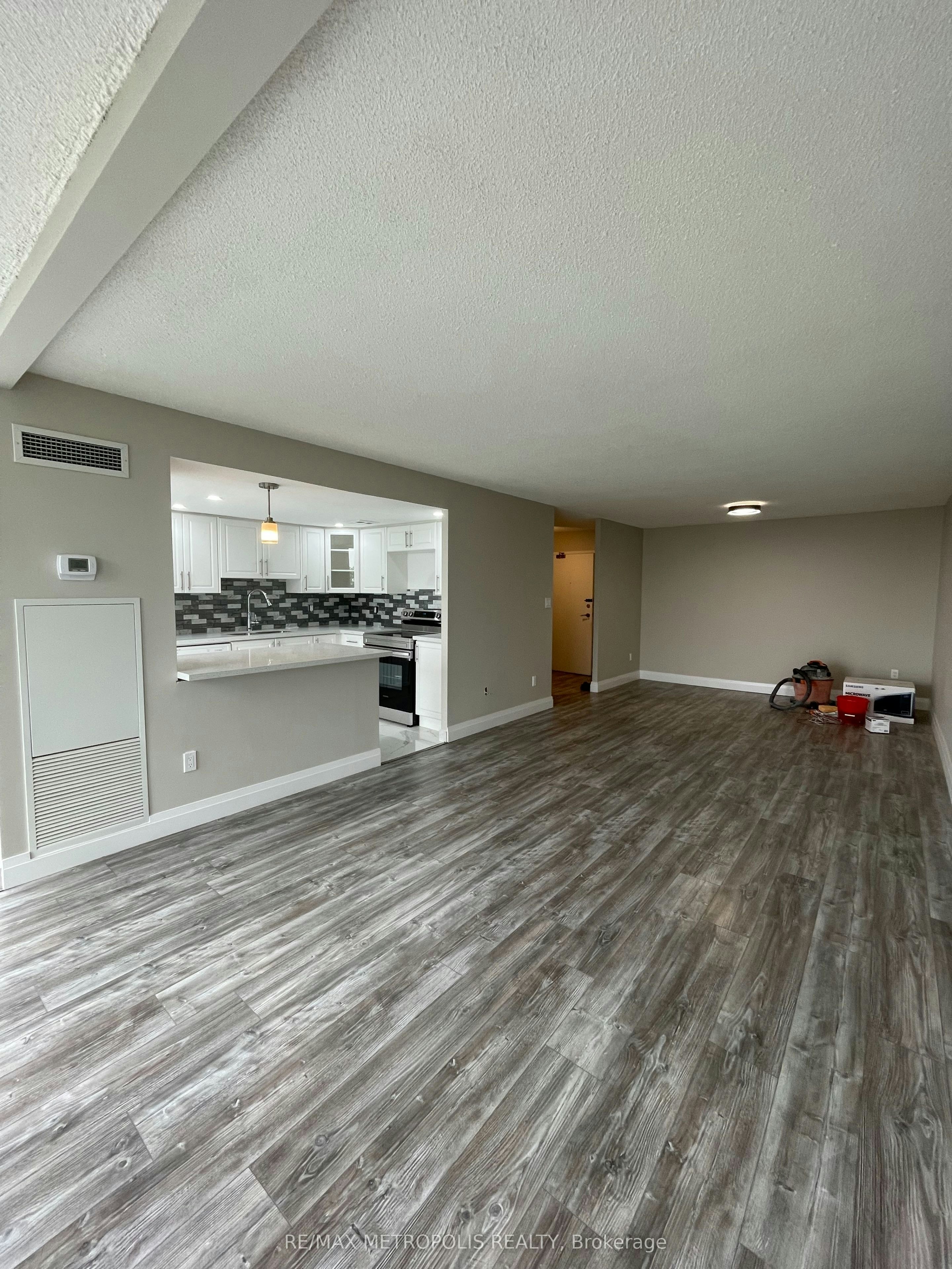 506-350 Webb Drive, Mississauga, ON, L5B 3W4 - 3