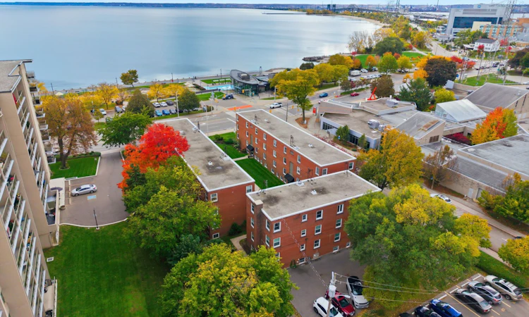 15-1351 Lakeshore Road