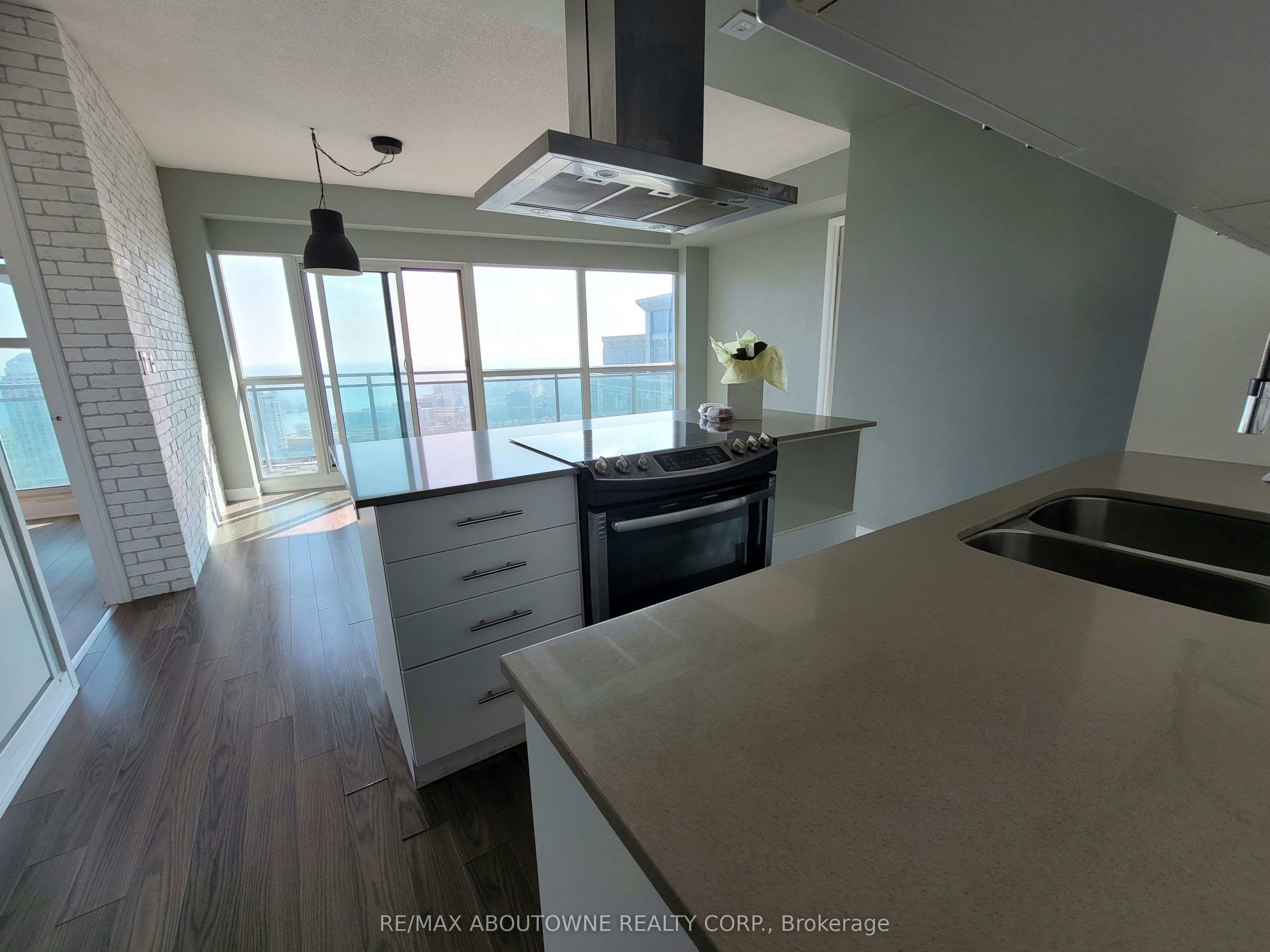 2930-165 Legion Road N, Toronto, ON, M8Y 0B3 - 16
