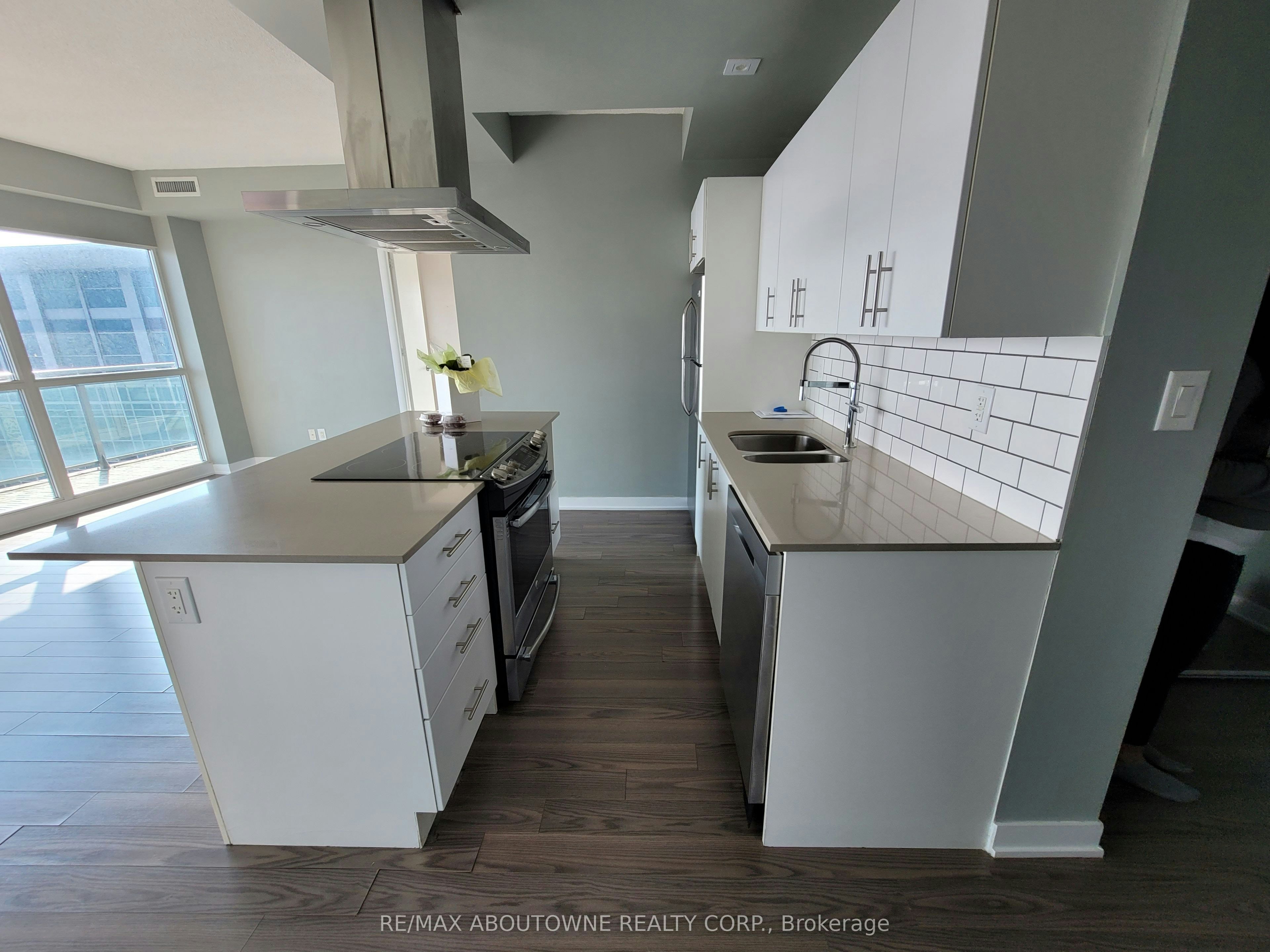 2930-165 Legion Road N, Toronto, ON, M8Y 0B3 - 17