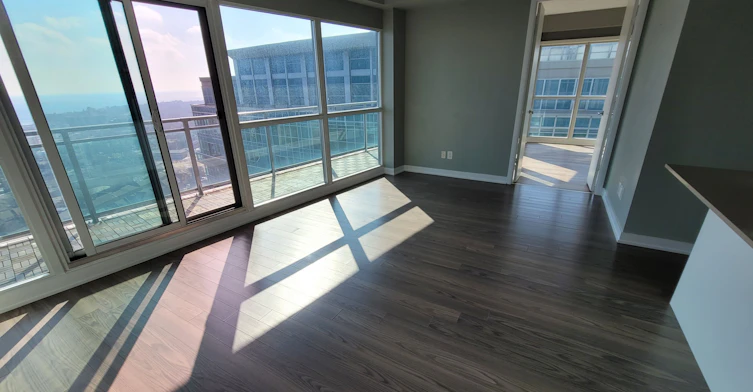 2930-165 Legion Road N, Toronto, ON, M8Y 0B3 - 3