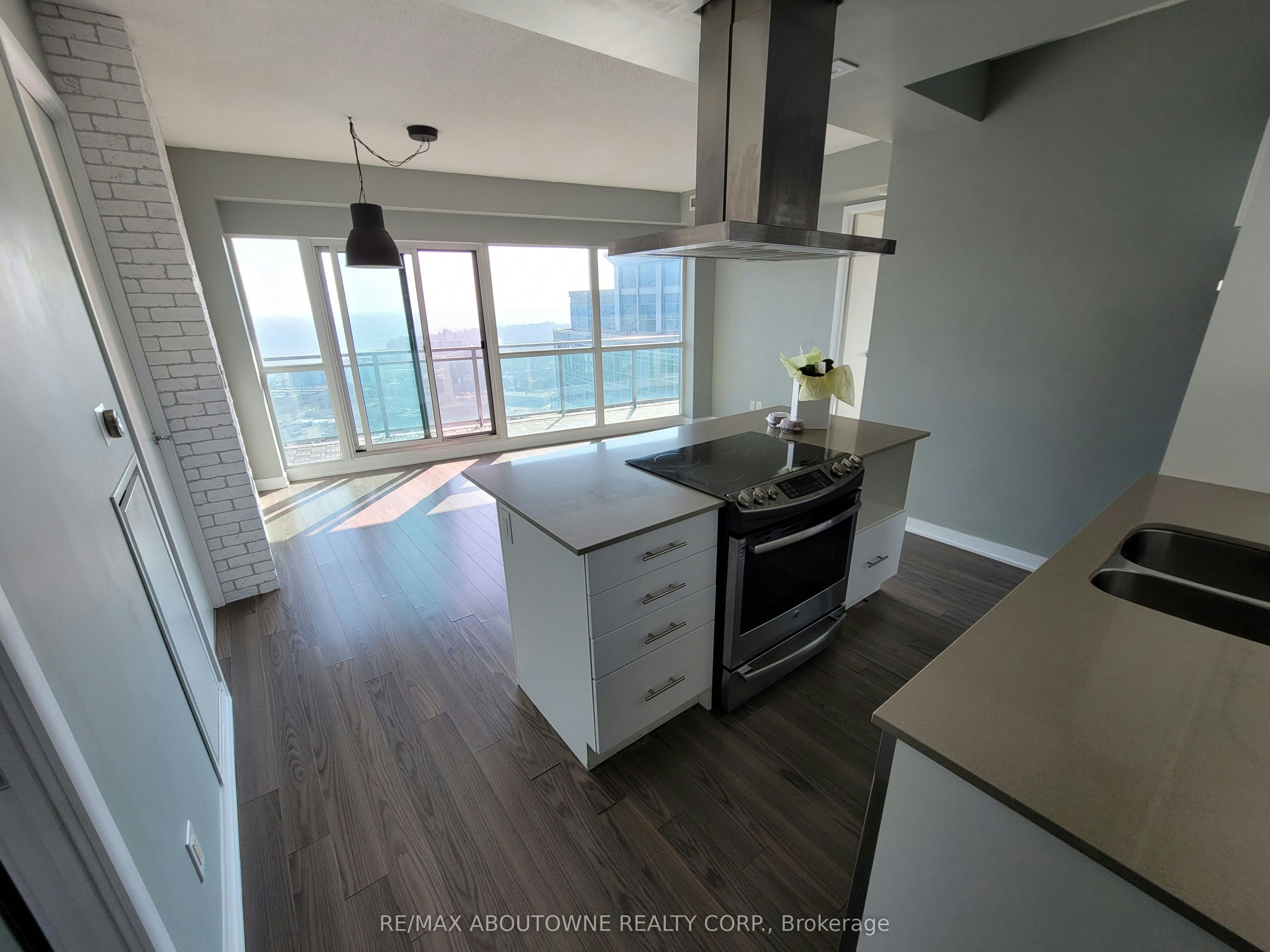 2930-165 Legion Road N, Toronto, ON, M8Y 0B3 - 5