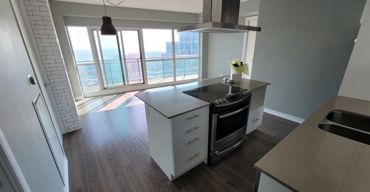 2930-165 Legion Road N, Toronto, ON, M8Y 0B3 - 5