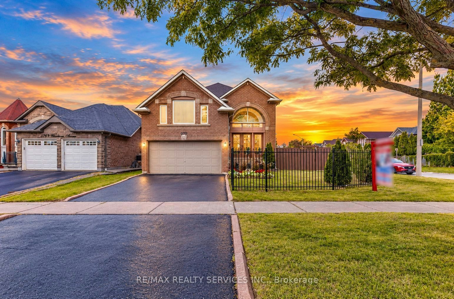 5772 Whitehorn Avenue, Mississauga, ON, L5V 1W1