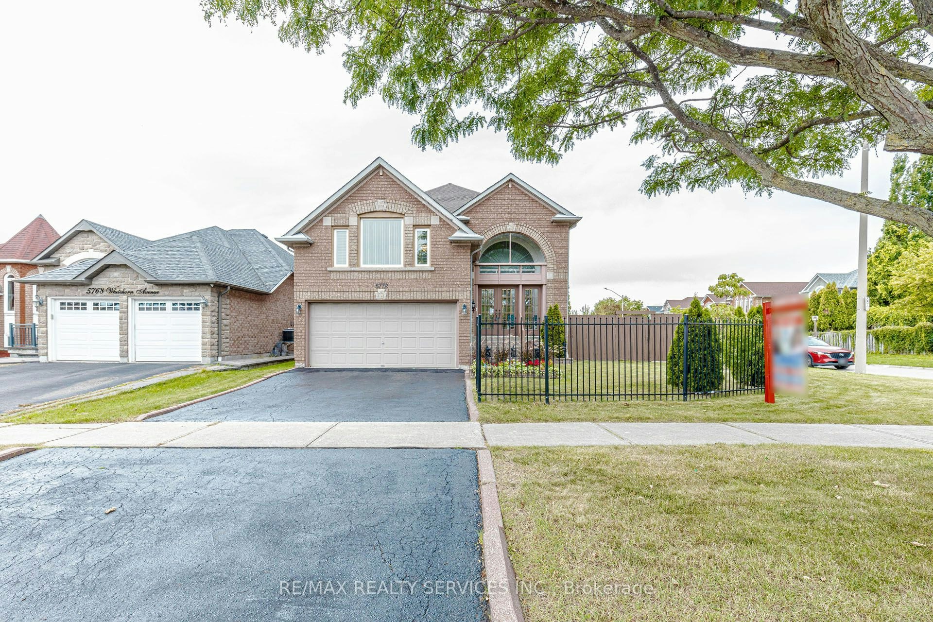 5772 Whitehorn Avenue, Mississauga, ON, L5V 1W1