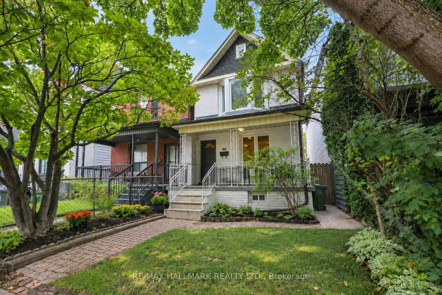206 Yarmouth Road, Toronto, ON, M6G 1X4